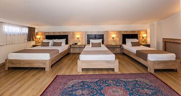 Porta Romanos Hotel