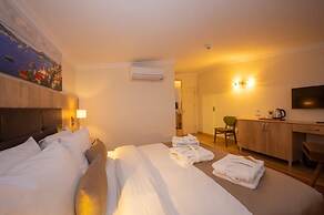 Porta Romanos Hotel