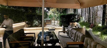 Porta Romanos Hotel