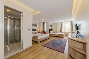 Porta Romanos Hotel