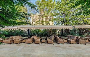 Porta Romanos Hotel