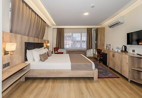 Porta Romanos Hotel