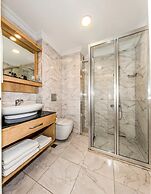 Porta Romanos Hotel