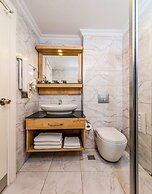 Porta Romanos Hotel