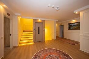 Porta Romanos Hotel