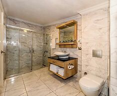 Porta Romanos Hotel