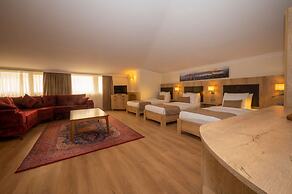 Porta Romanos Hotel