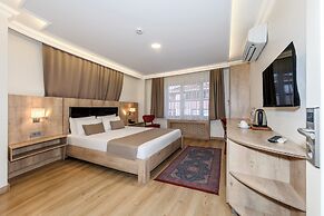 Porta Romanos Hotel