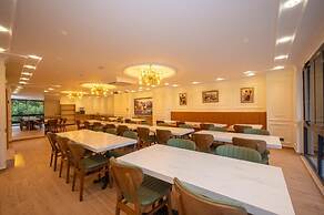 Porta Romanos Hotel
