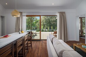 Luxury Beach Villas Porto Bus