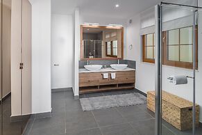 Luxury Beach Villas Porto Bus