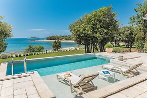 Luxury Beach Villas Porto Bus