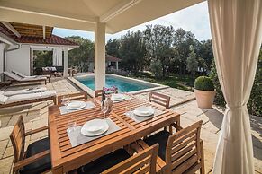 Luxury Beach Villas Porto Bus