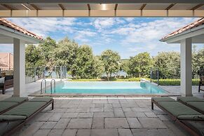 Luxury Beach Villas Porto Bus