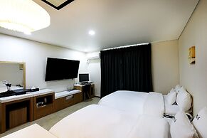 White Tourist Hotel