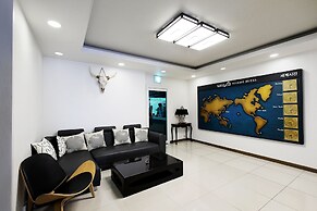 White Tourist Hotel