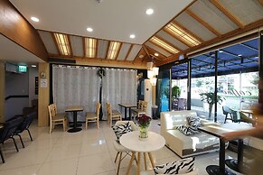 White Tourist Hotel