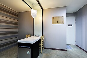 White Tourist Hotel