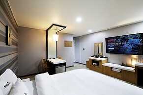 White Tourist Hotel