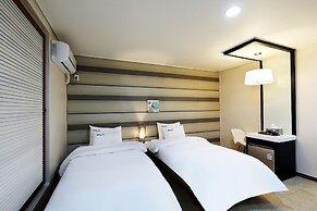 White Tourist Hotel