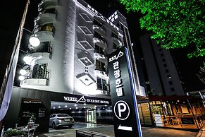 White Tourist Hotel