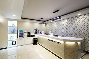 White Tourist Hotel