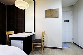 White Tourist Hotel