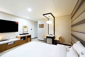 White Tourist Hotel