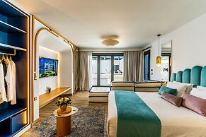 Cresanto Luxury Suites