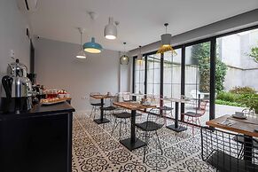 Green Parrot Hotel
