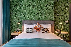Green Parrot Hotel