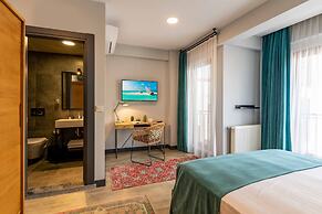 Green Parrot Hotel