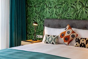 Green Parrot Hotel