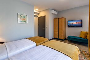 Green Parrot Hotel