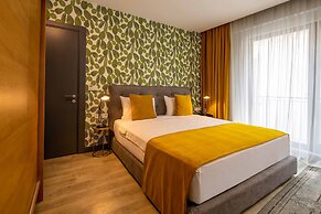 Green Parrot Hotel
