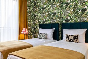 Green Parrot Hotel