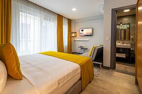 Green Parrot Hotel