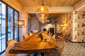 Green Parrot Hotel