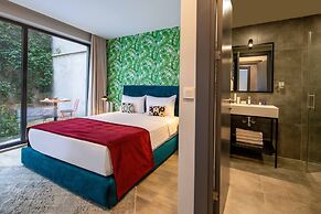 Green Parrot Hotel