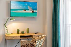 Green Parrot Hotel