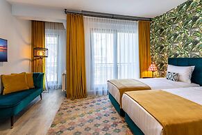 Green Parrot Hotel