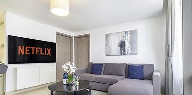 LUX Contemporary Suite Marina View 6