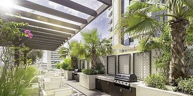 LUX Contemporary Suite Marina View 6