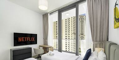 LUX Contemporary Suite Marina View 6