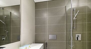 LUX Contemporary Suite Marina View 6