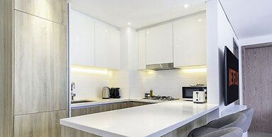 LUX Contemporary Suite Marina View 6
