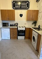 Central Glasgow Apt - Sleeps 2 & Freeparking