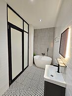 Georgetown Inn by Sky Hive