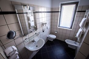 Room in Guest Room - Spacious Double Room in Alba