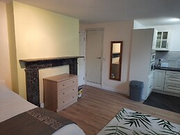 Self Contained Studio Flat in Winterton Hall
